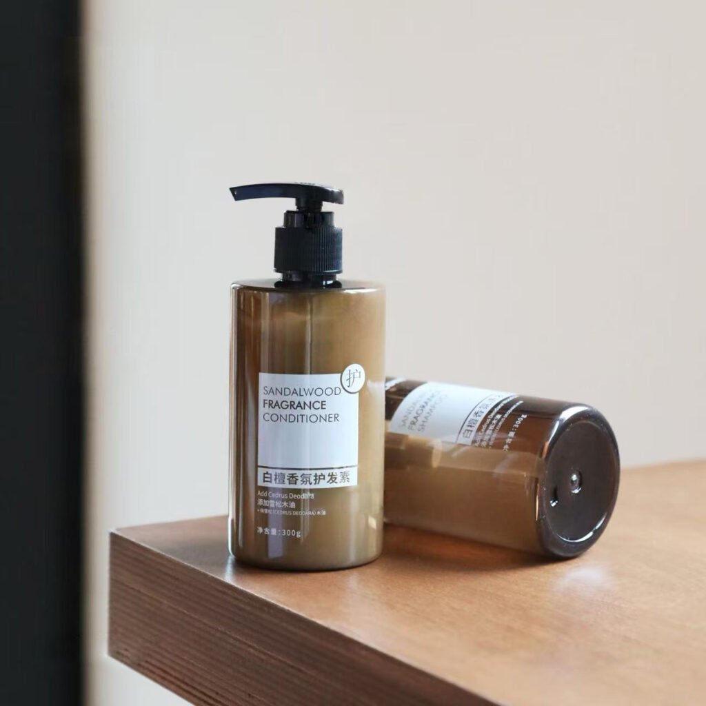 bottle of shampoo/ bottle of conditioner